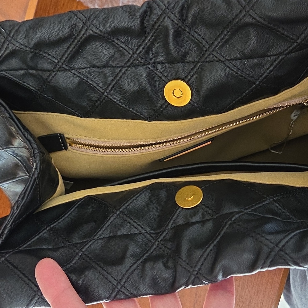 TORY BURCH FLEMING SOFT HOBO BAG Black Quilted - Picture 8 of 17
